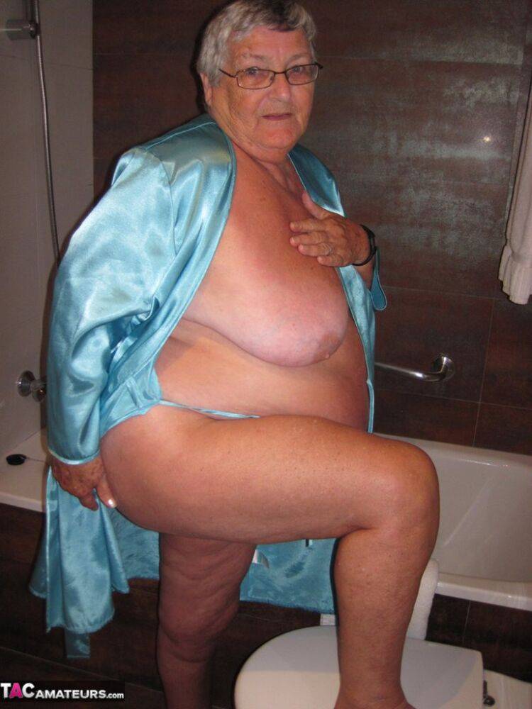 Morbidly obese woman Grandma Libby shaves before taking a bubble bath - #13