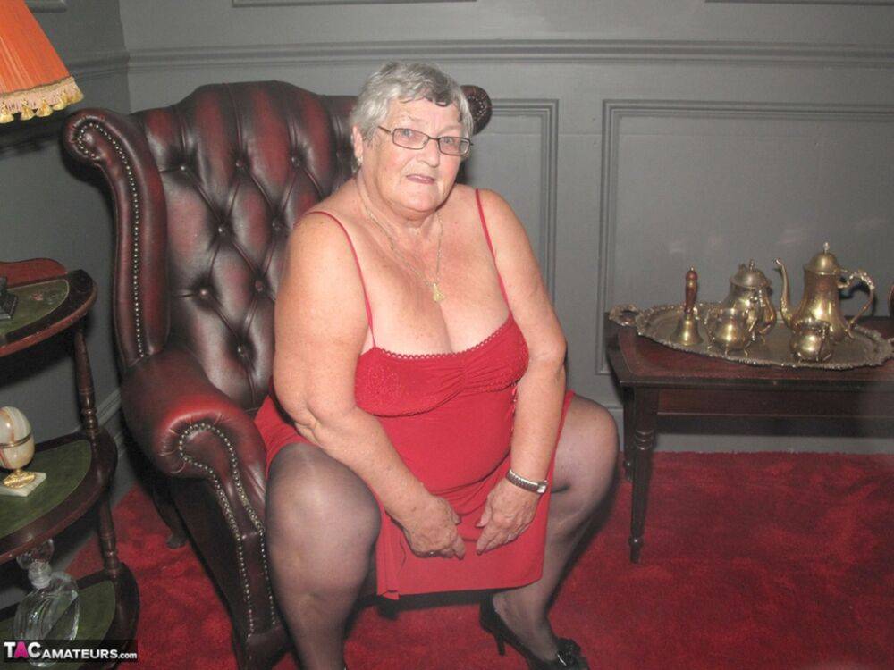 Obese grandmother Grandma Libby showcases her bald pussy in stockings - #16