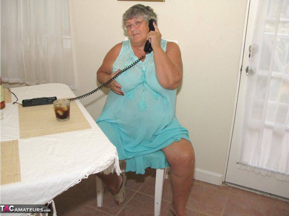 Obese amateur Grandma Libby bares her tan lined body after a phone sex - #14