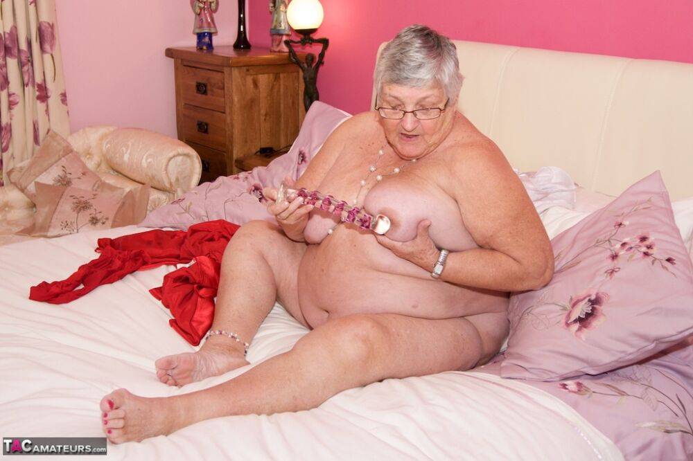 Obese nan Grandma Libby toys her pussy on the bed with her glasses on - #5