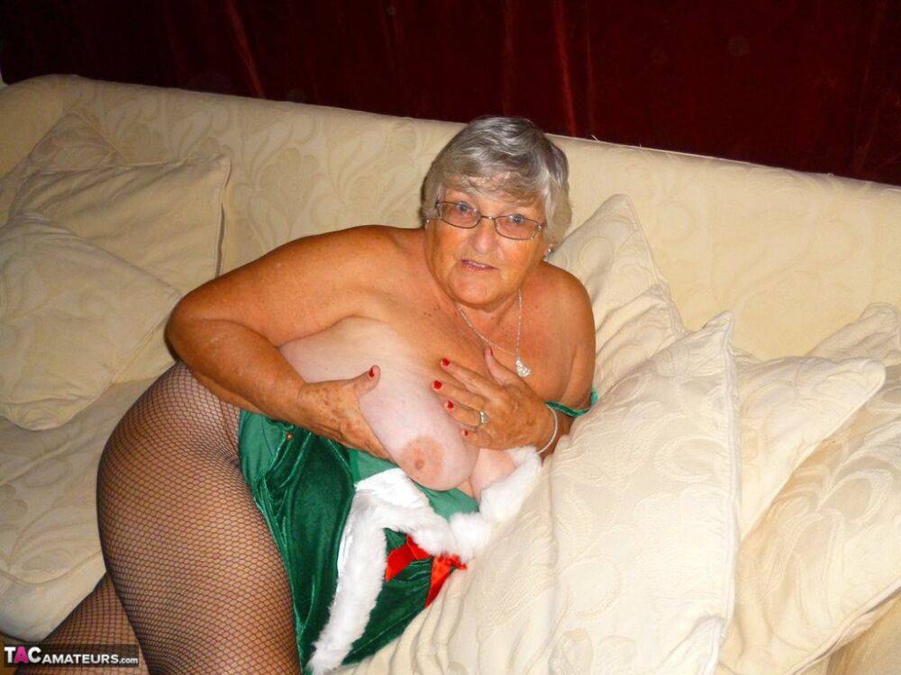 Fat UK nan Grandma Libby gets completely naked before masturbating with a toy - #4