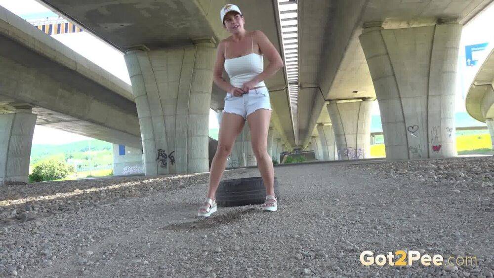 Short taken girl Chloe Lamour takes a badly needed piss underneath an overpass - #5
