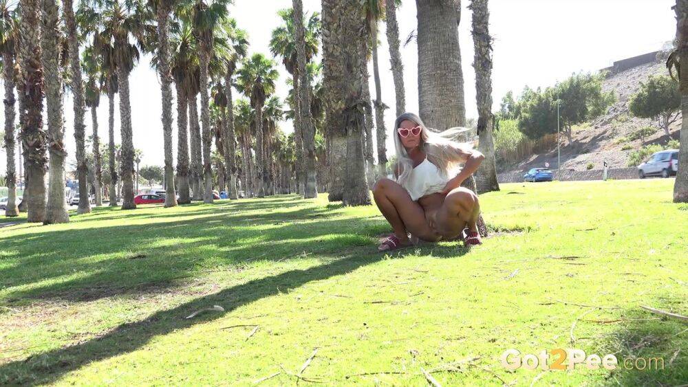 Platinum blonde Chloe Lamour takes a piss on a lawn while wearing sunglasses - #13