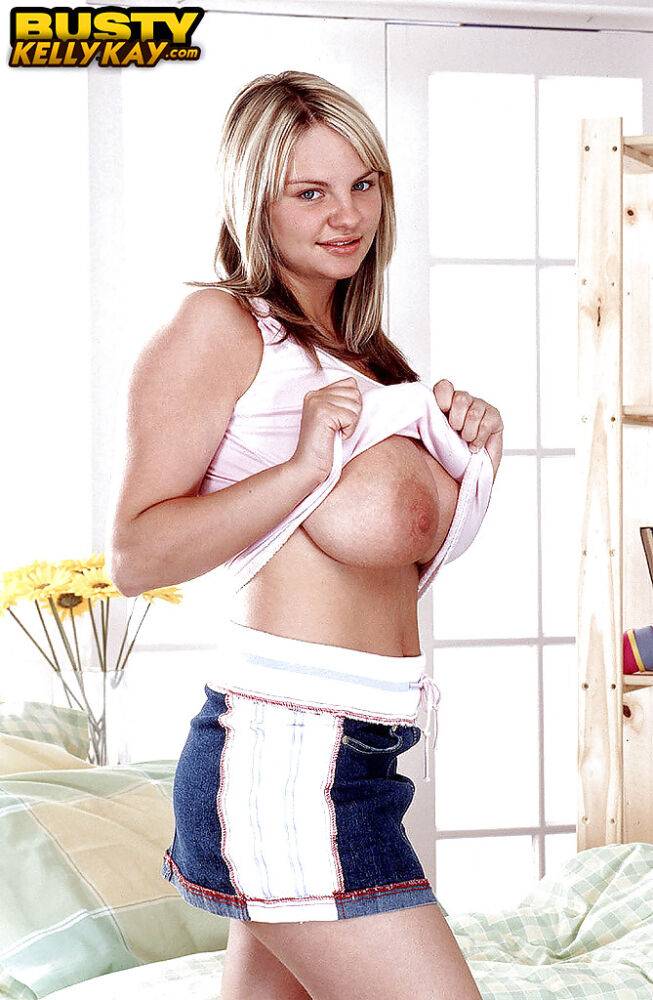 European MILF pornstar Kelly Kay unleashing massive hanging boobs - #4