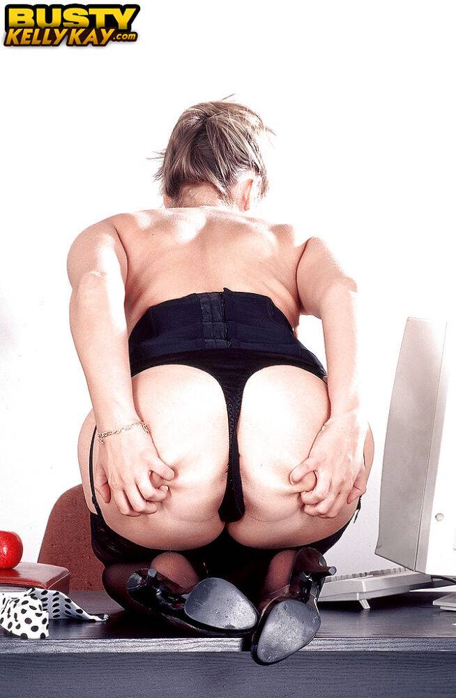 European MILF pornstar Kelly Kay releasing huge knockers in office | Photo: 3595770