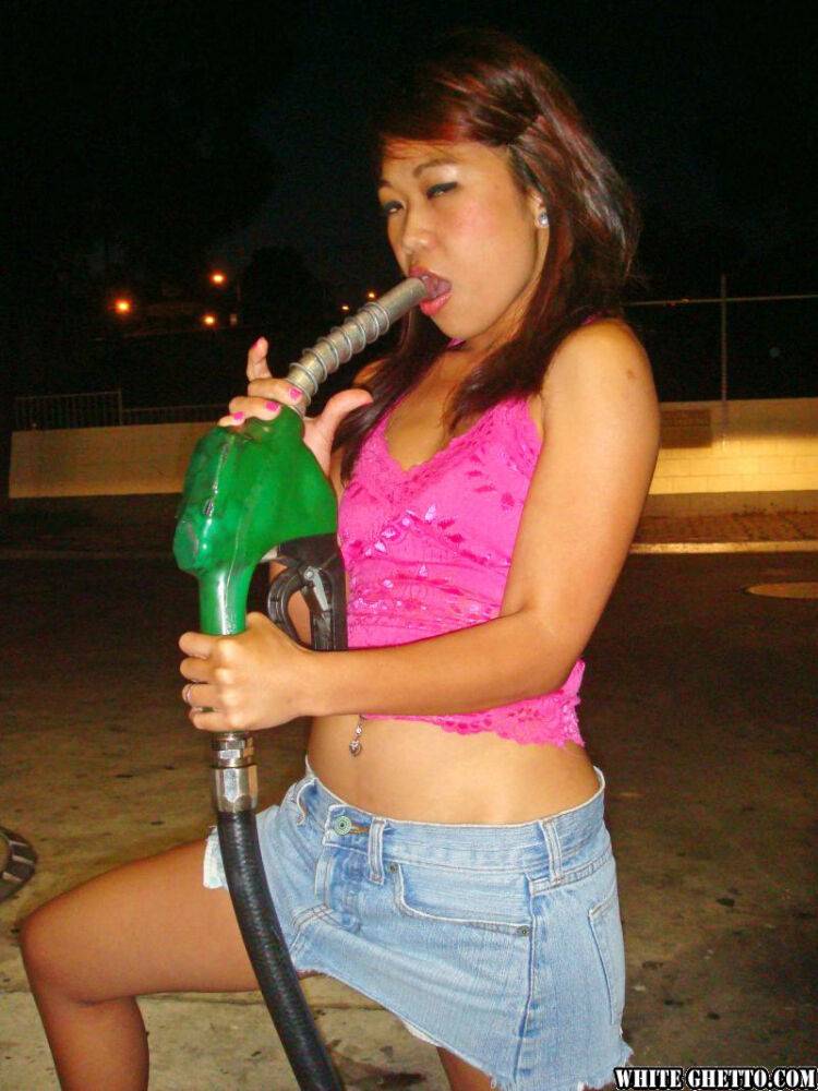 Petite Asian girl Myla Montez gets banged and jizzed on for gas money | Photo: 3629933