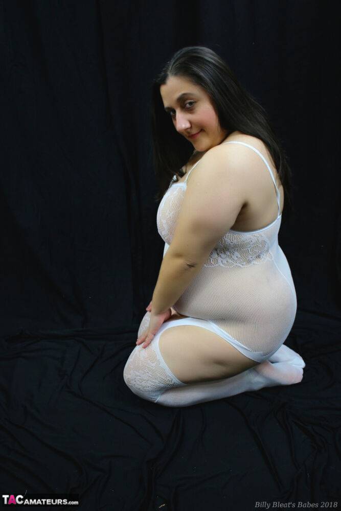 Fat amateur Kimberly Scott shows her snatch in white lace attire - #9