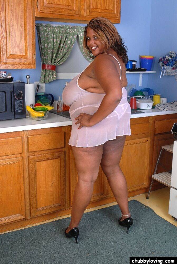 Mature ebony Minxx takes off her white sleepwear in the kitchen - #4