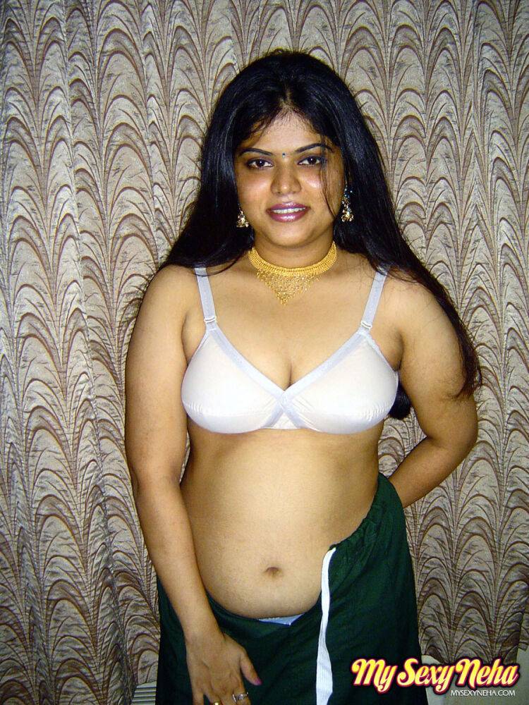 Chubby Indian girl Neha releases her breasts from white brassiere - #6