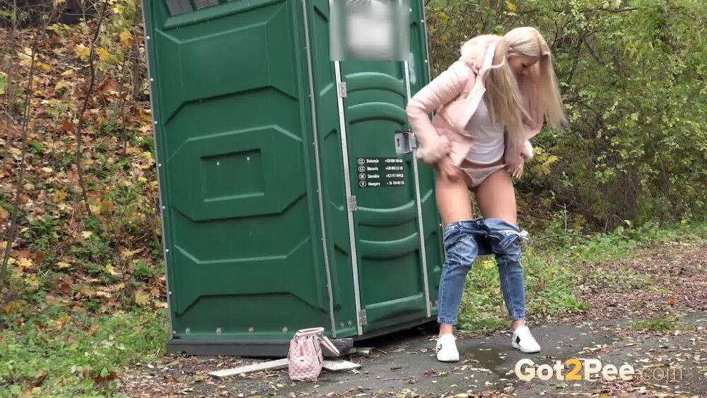 Blonde Katy Sky has to drop her jeans & pee in public because of locked toilet - #15