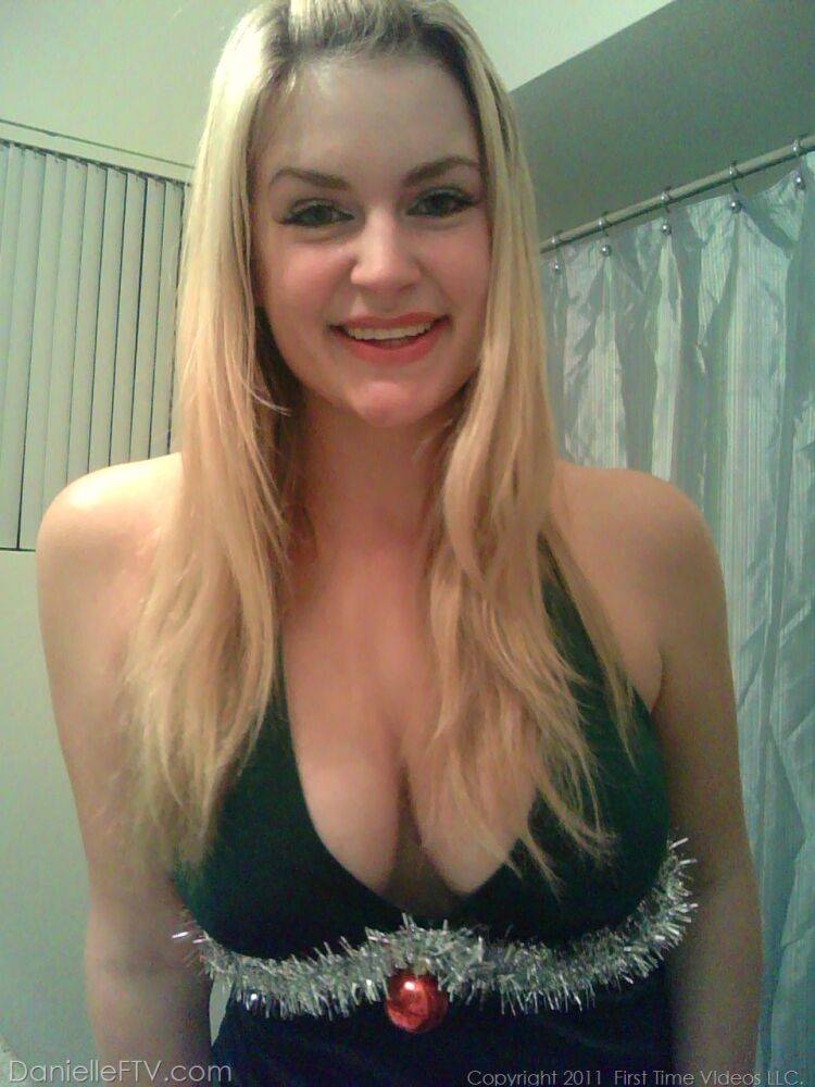 Big titted blonde amateur Danielle takes naughty selfies around the house - #13