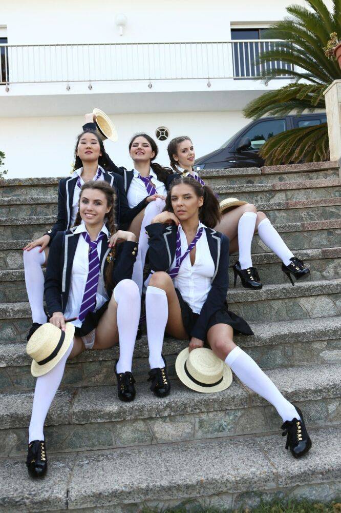 Russian schoolgirl Kira Queen & friends flash group panty upskirt in uniform - #8