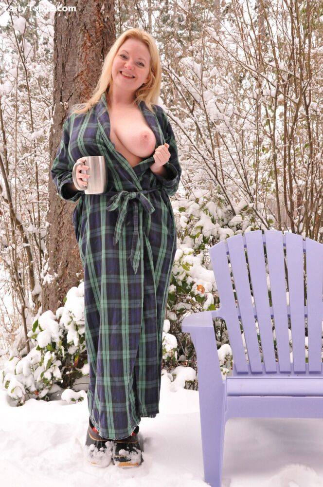 Mature woman Tasty Trixie exposes big naturals outdoors during winter - #4