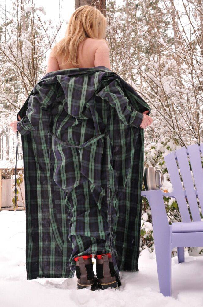 Mature woman Tasty Trixie exposes big naturals outdoors during winter - #2