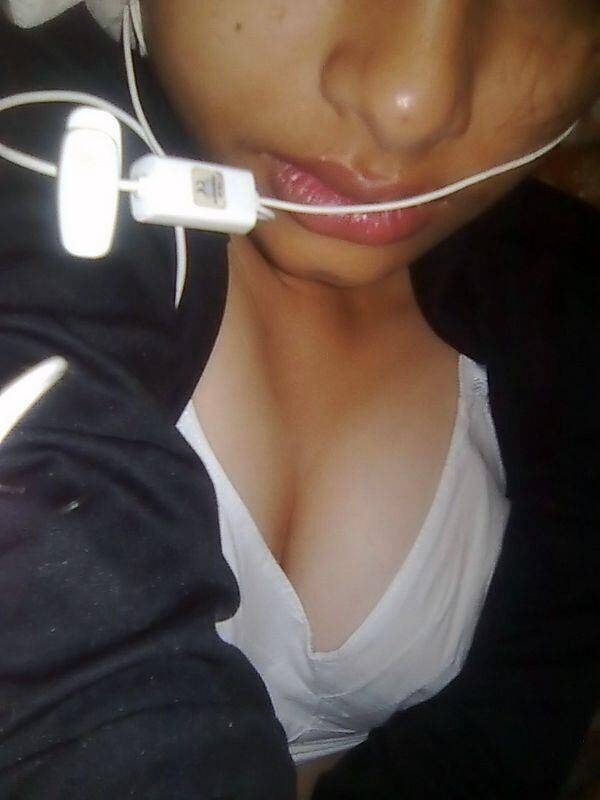 Indian wife listens to music while setting her natural tits free - #4