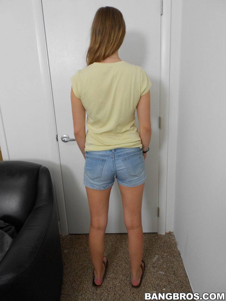 Sexy teen Amber showing her tiny tits & her big ass on her first casting day | Photo: 3948113
