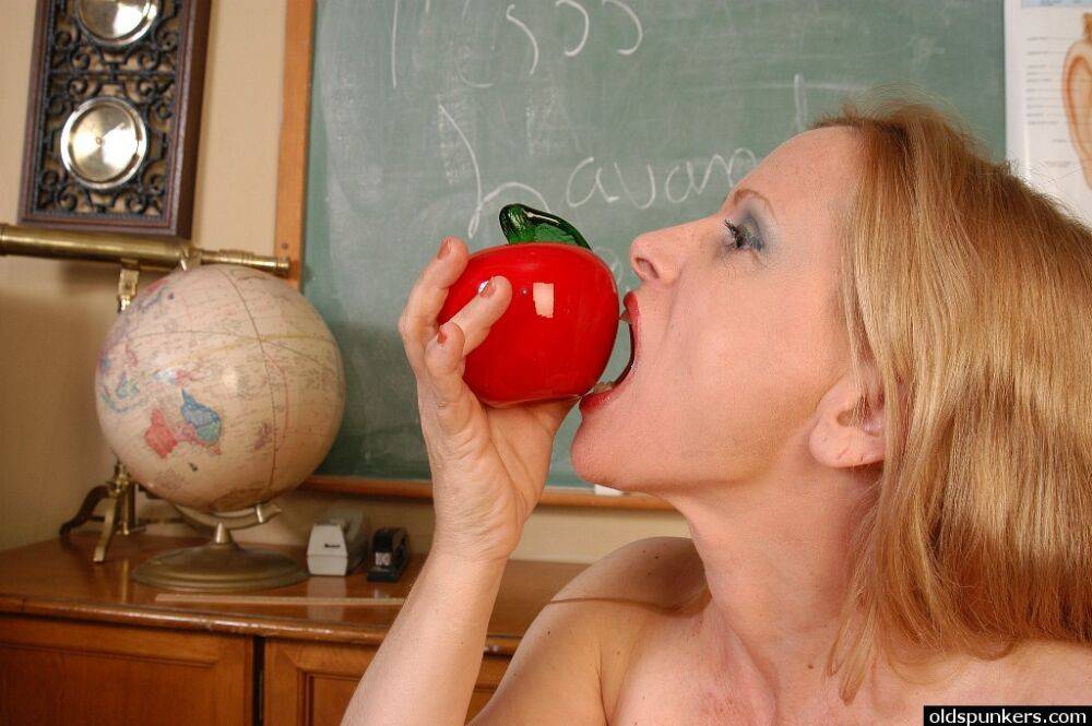 Mature teacher Lavender with big saggy tits gets naked in the classroom - #12