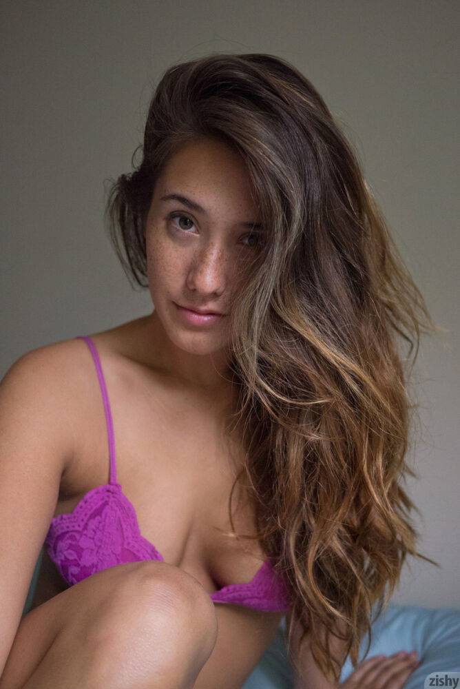 Beautiful babe Eva Lovia flaunting hot body in sexy panties & bra on her bed - #5