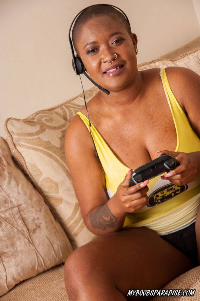 Ebony gamer Bria Marcer bares her big tits and booty while on a sofa - #6