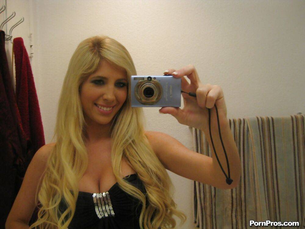Blonde ex-girlfriend Tasha Reign kindly taking selfies of big natural tits - #16