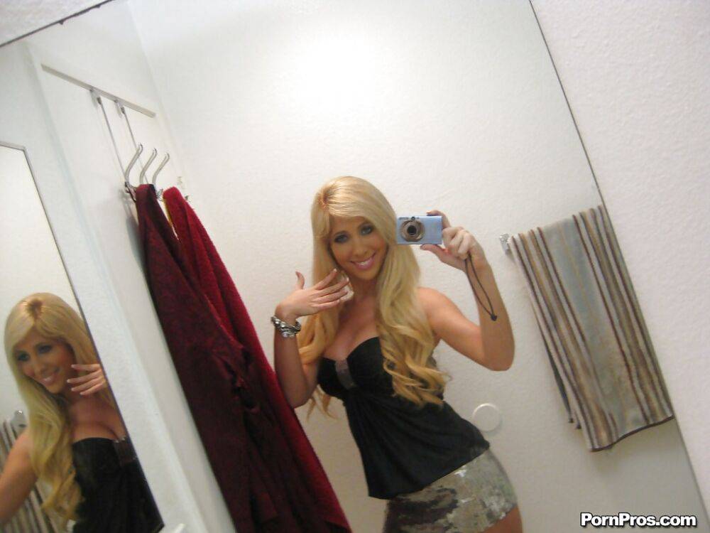 Blonde ex-girlfriend Tasha Reign kindly taking selfies of big natural tits - #12