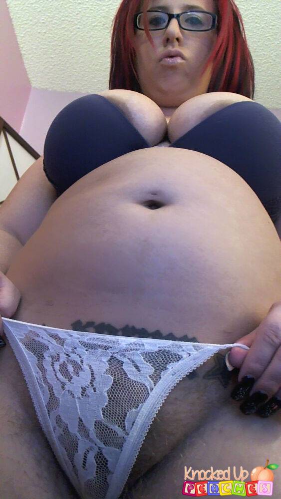 Horny pregnant Peaches fondles her swollen big tits & flaunts her baby bump - #9