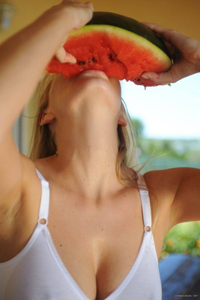 Big titted blonde Hayley Marie Coppin gets messy while eating watermelon - #12