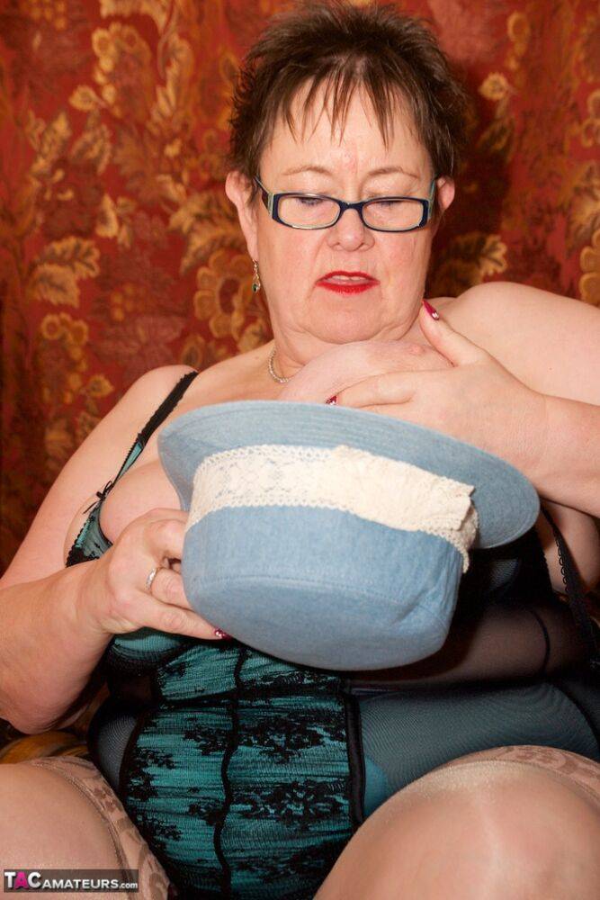 Obese mature woman exposes her big tits and pussy with her glasses on - #7