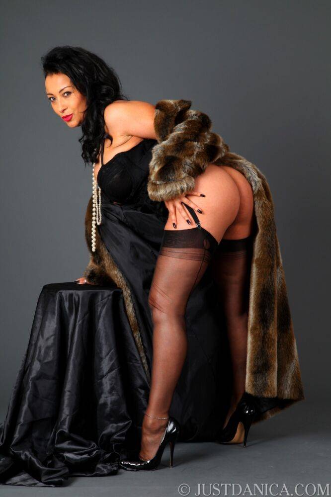 Classy older lady Danica Collins frees big tits and bush from fur coat | Photo: 4109500