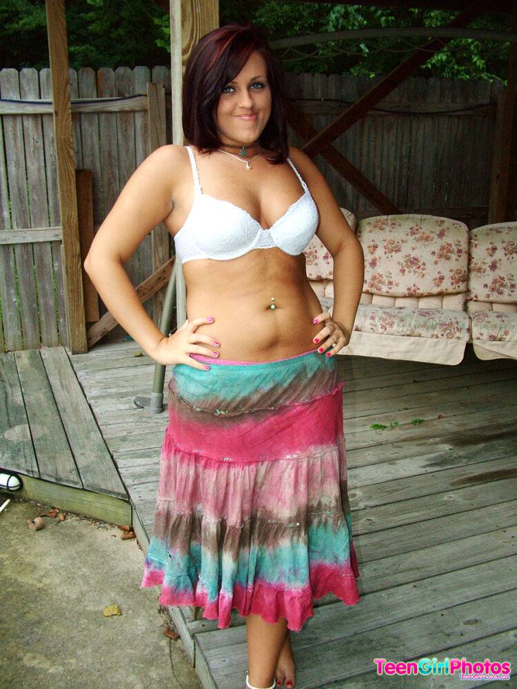 Chubby amateur Roxy releases her natural tits form bra in a skirt - #9