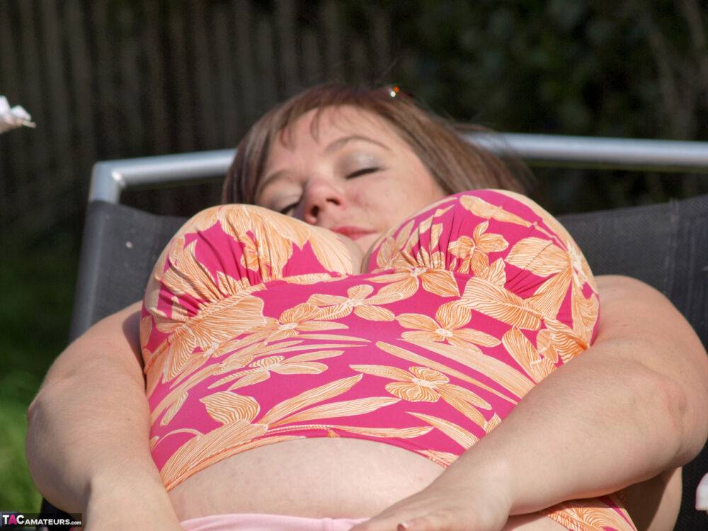 Fat amateur Roxy looses her giant boobs from a swimsuit in the backyard - #5