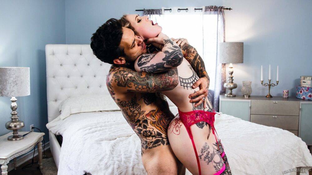 Covered in hot tattoos and decked out in red lingerie, Baby Sid's got no time - #4