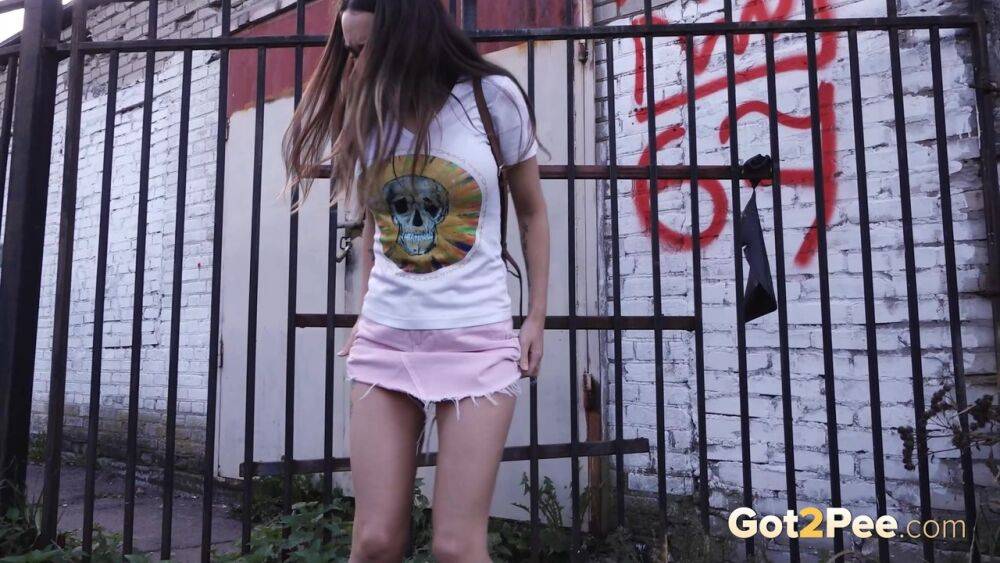 Distressed girl Sasha S lifts up a skirt before taking a pee behind a building - #12