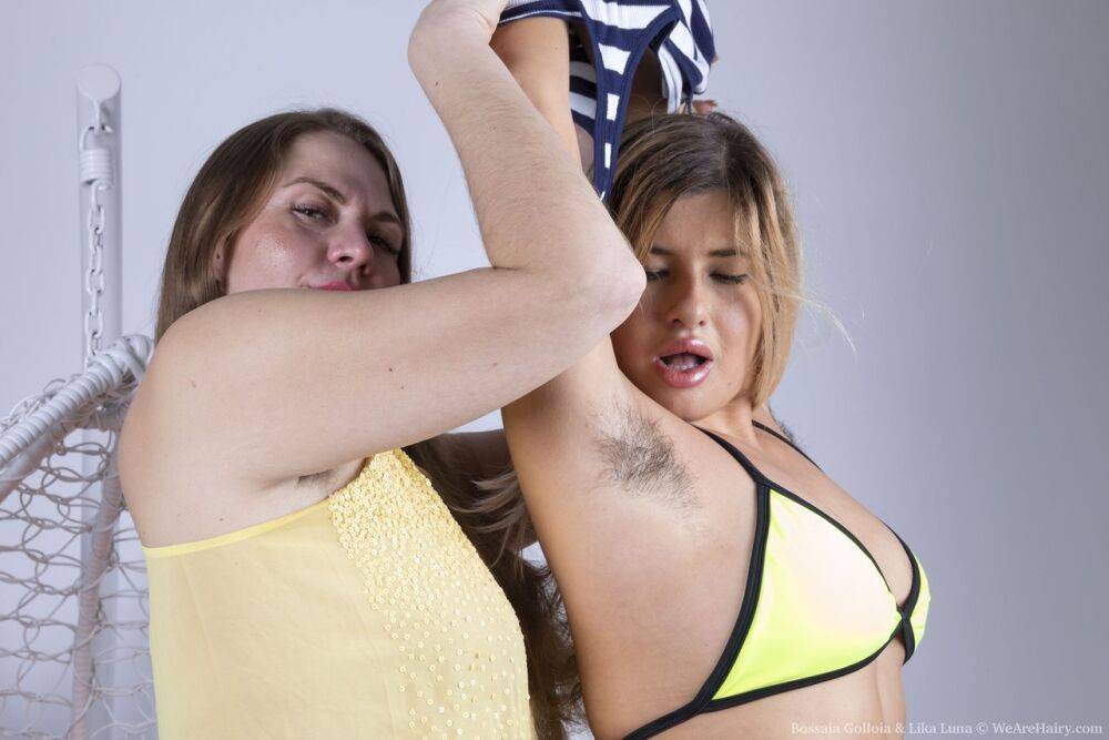 Teen lesbians Lika Luna & Bossaia Golloia sport hairy pits while licking muffs - #16