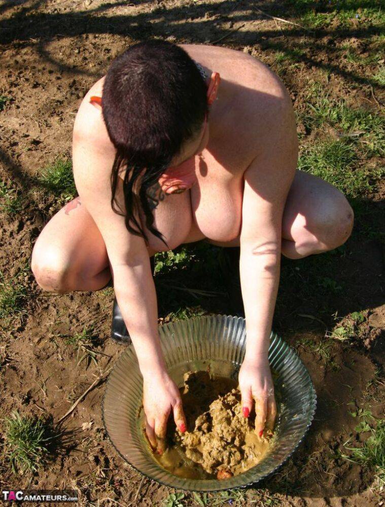 Thick amateur Mary Bitch drinks her own pee while playing in mud like a sow | Photo: 4335875