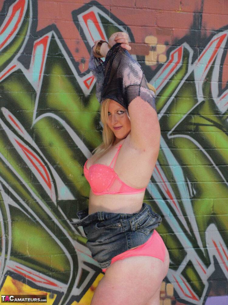Amateur plumper Samantha strips to knee-high nylons in front of graffiti - #14