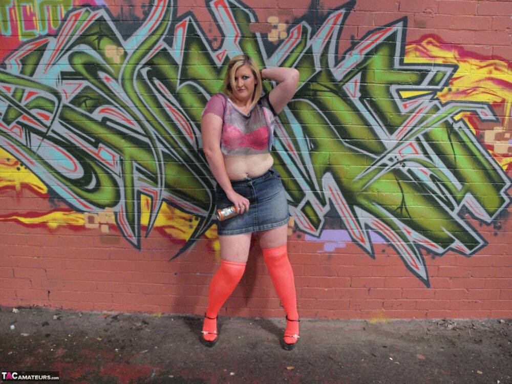 Amateur plumper Samantha strips to knee-high nylons in front of graffiti - #4