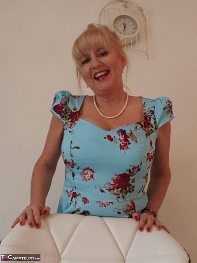 Classy mature Lorna Blu hiking dress to spread pussy lips & pinching nipples | Photo: 4339141