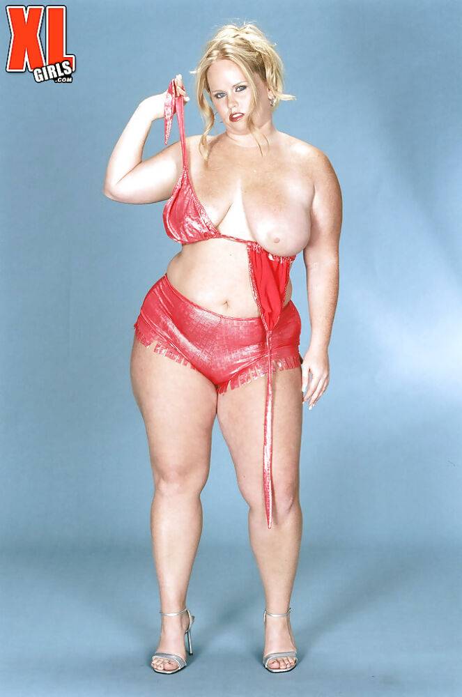 Blonde fatty Kaitlin Klien unleashing large saggy boobs before masturbating - #1