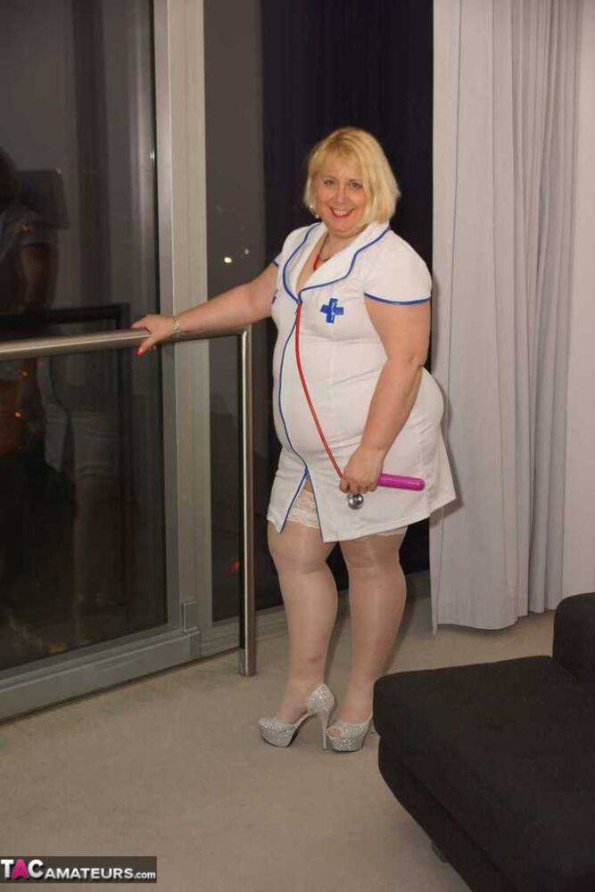 Obese blonde nurse Lexie Cummings masturbates on a sofa with a vibrator - #6