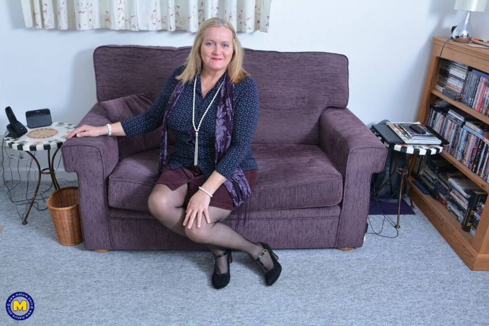 British mature lady playing on the couch - #13