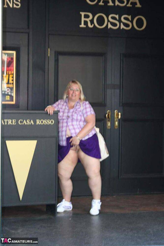 Fat UK blonde Lexie Cummings exposes herself in public before masturbating | Photo: 4372837