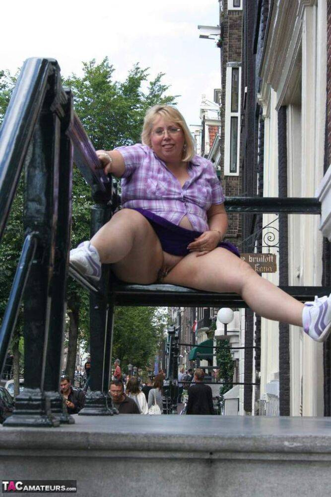 Fat UK blonde Lexie Cummings exposes herself in public before masturbating | Photo: 4372774