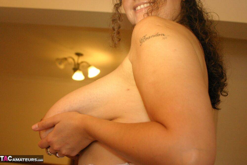 British amateur Denise Davies masturbates after unleashing her giant breasts | Photo: 4374123