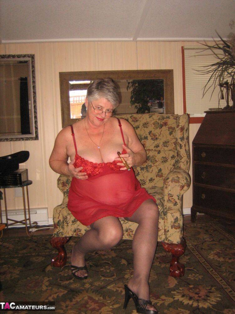 Old woman Girdle Goddess slips off red lingerie to get naked in stockings - #6