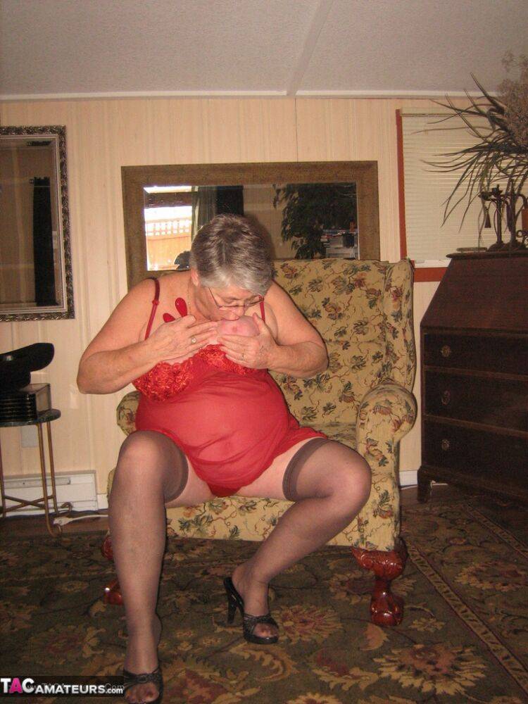 Old woman Girdle Goddess slips off red lingerie to get naked in stockings - #9