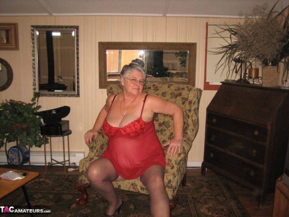 Old woman Girdle Goddess slips off red lingerie to get naked in stockings - #13