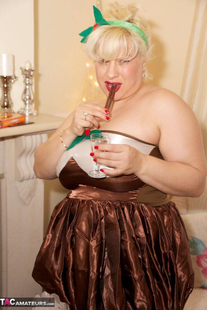 Blonde BBW Gina George pleasures her cunt after drinking wine in a cute outfit | Photo: 4387072