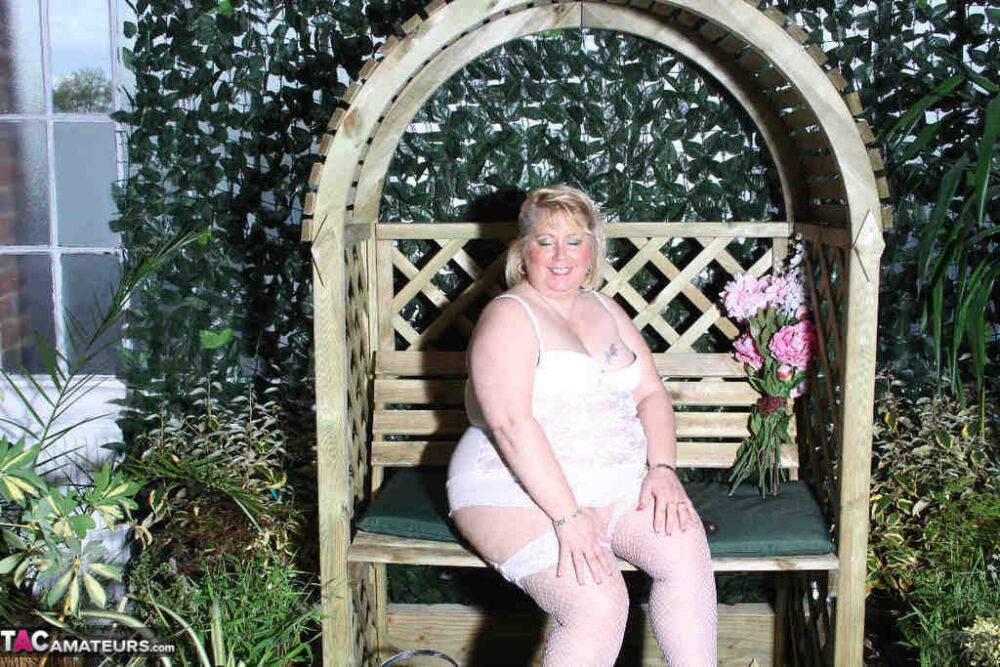 Fat blonde Lexie Cummings dildos her pierced pussy in a garden setting | Photo: 4389030