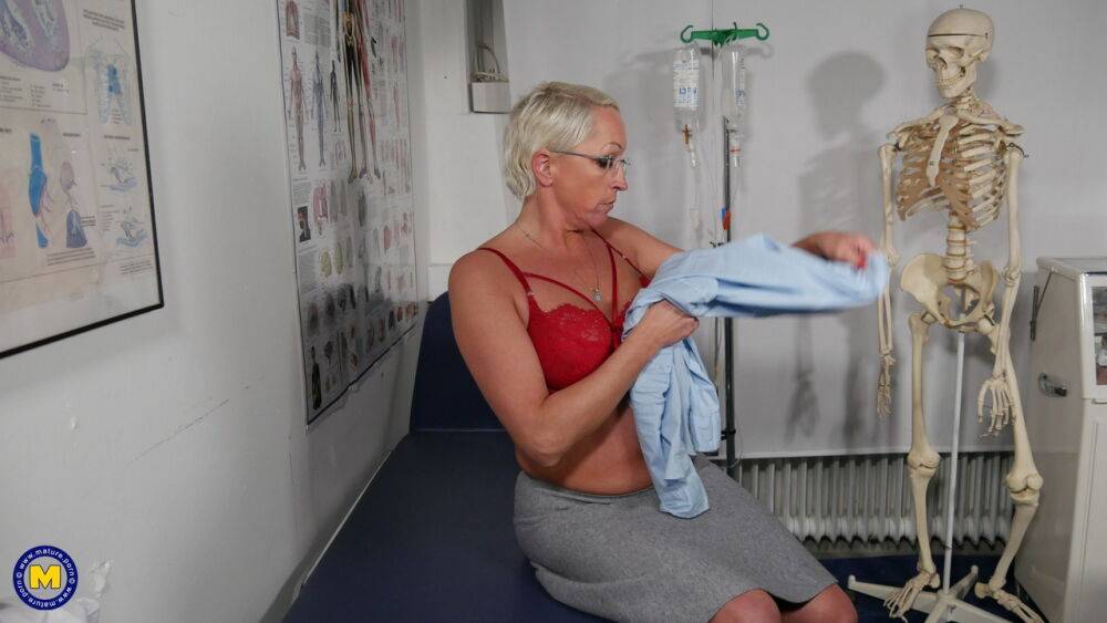 Mature Doctor Anja is alone at her practise and gets horny - #3